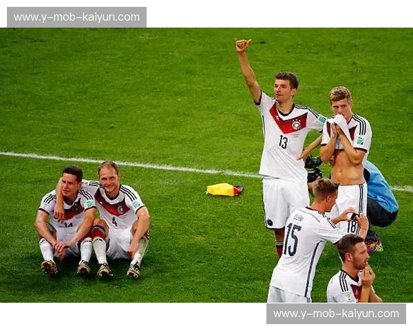 日耳曼战车疾驰，摩纳哥王室闪耀——一场跨越球场与风华的盛宴